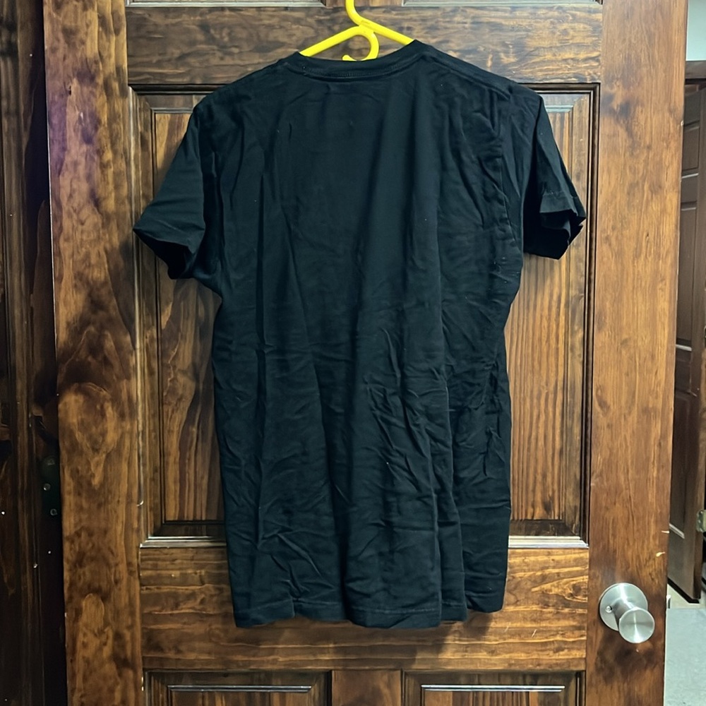 Hot Topic Tee - Picture 3 of 3